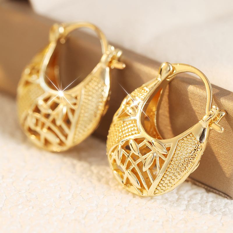 Women's Retro Classic Hollow Oval Hoop Earrings